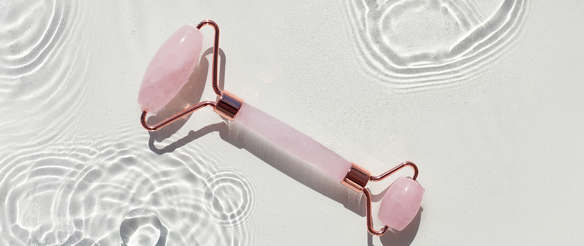 massaggio-facciale-con-rullo-di-giada-farmacia-amavita