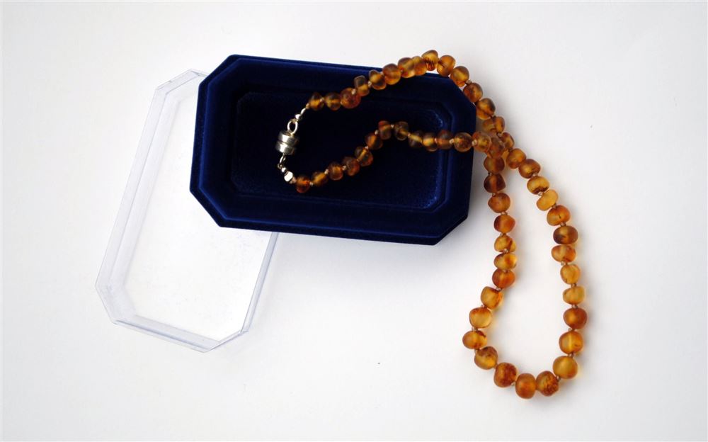 collier d'ambre cognac clair mat