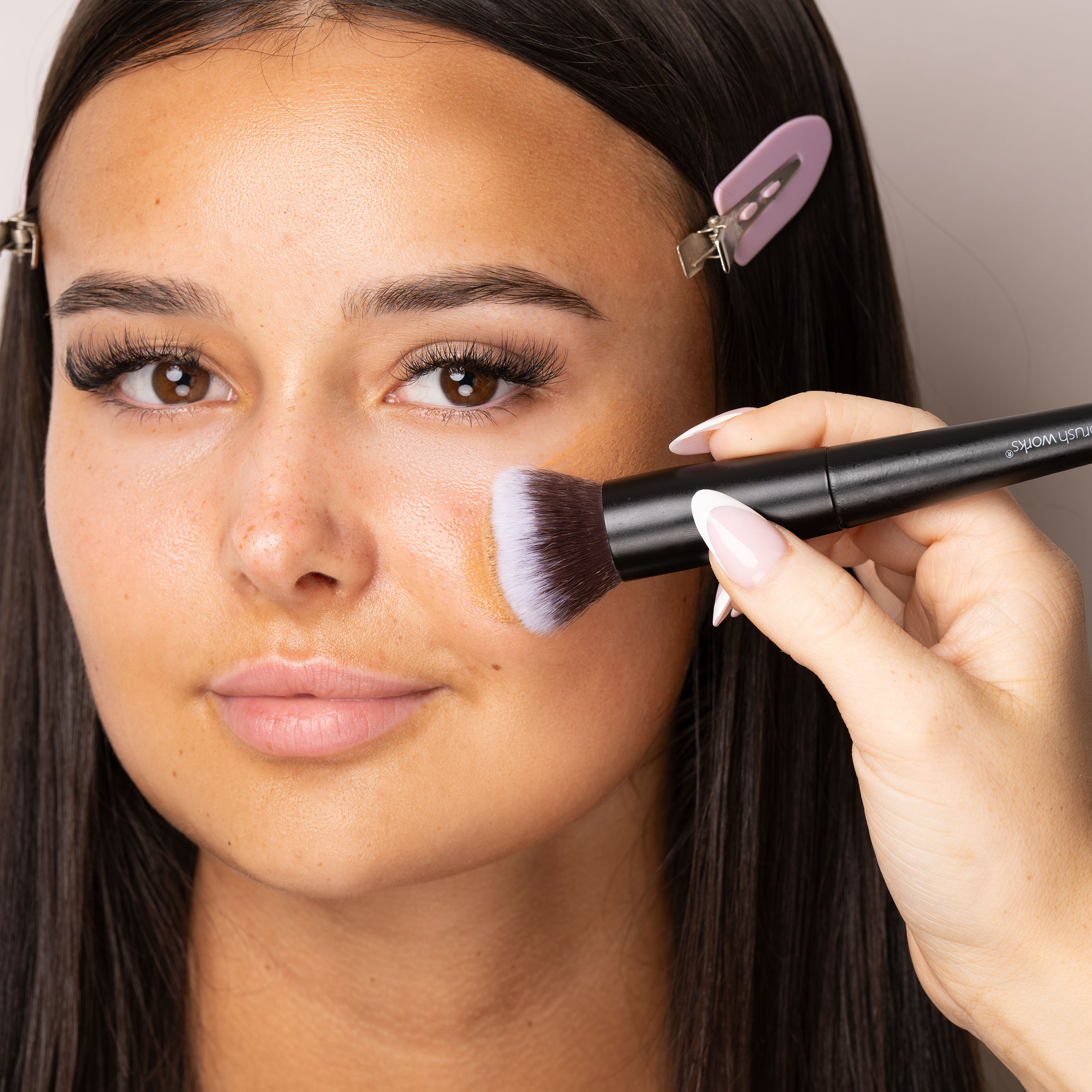 BRUSHWORKS Buffing Foundation Brush, Bild 5 von 5