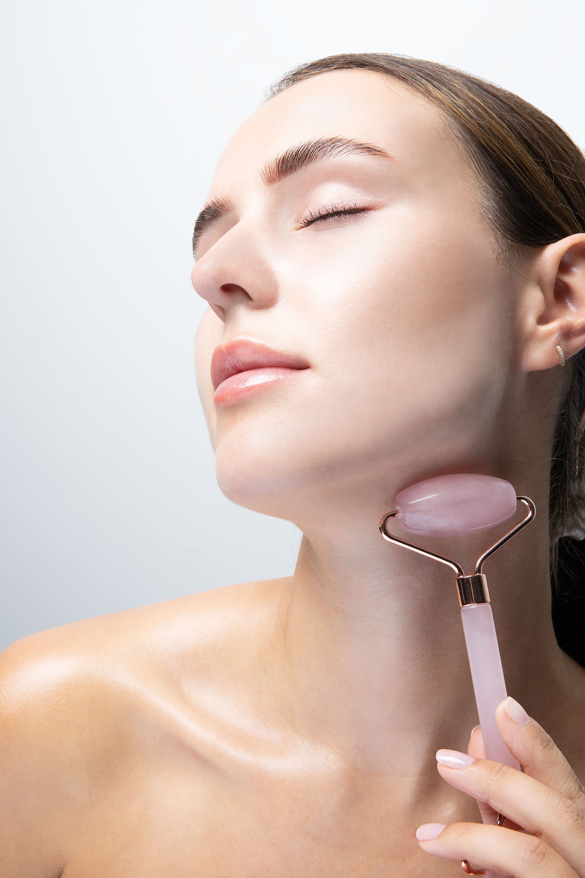 BRUSHWORKS rose resin roller & gua sha, image 3 sur 4