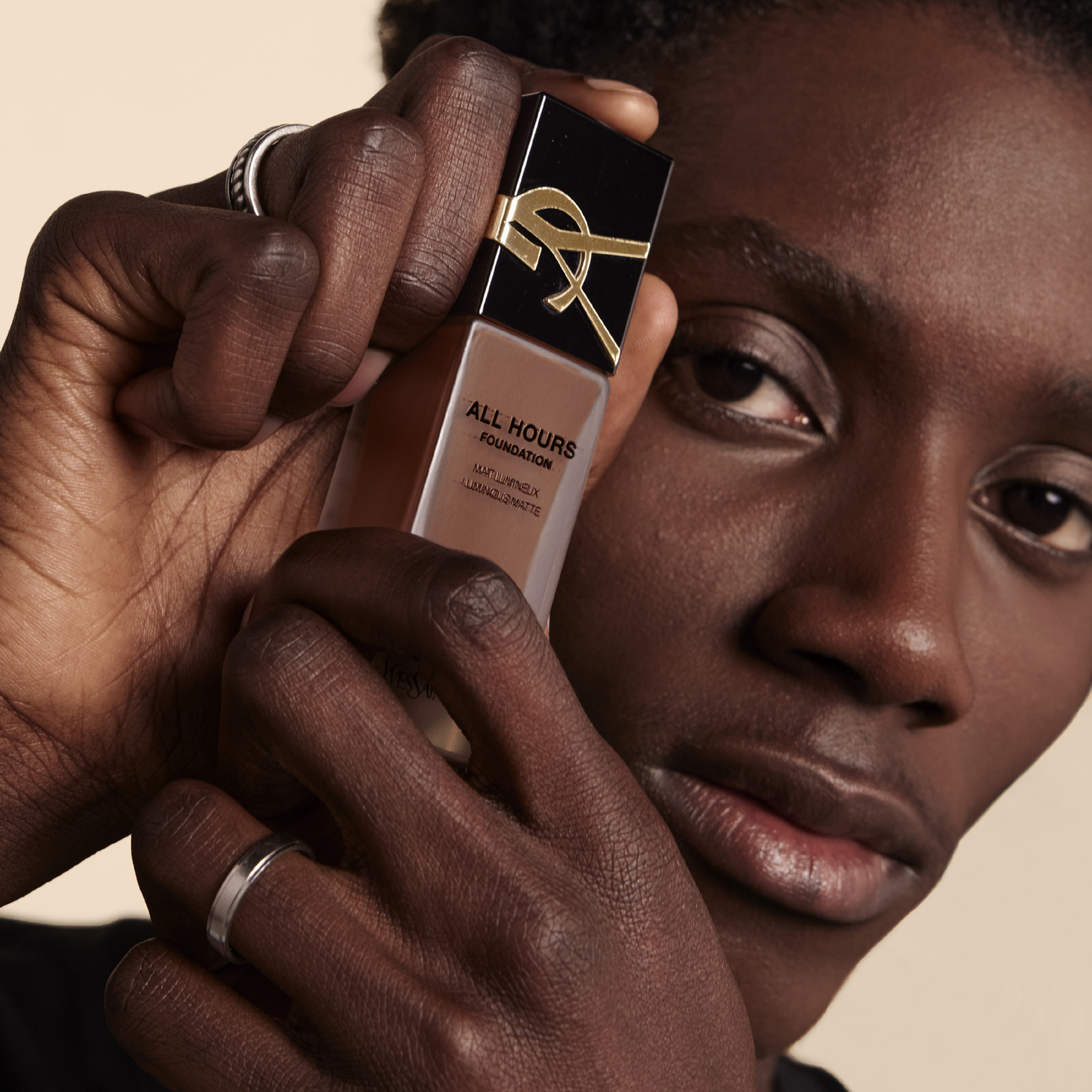 Yves Saint Laurent All Hours Foundation, image 5 sur 5