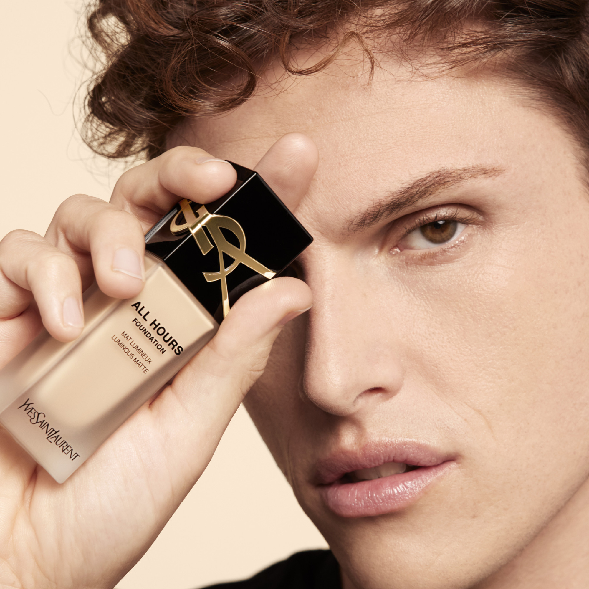 Yves Saint Laurent All Hours Foundation, Bild 3 von 5