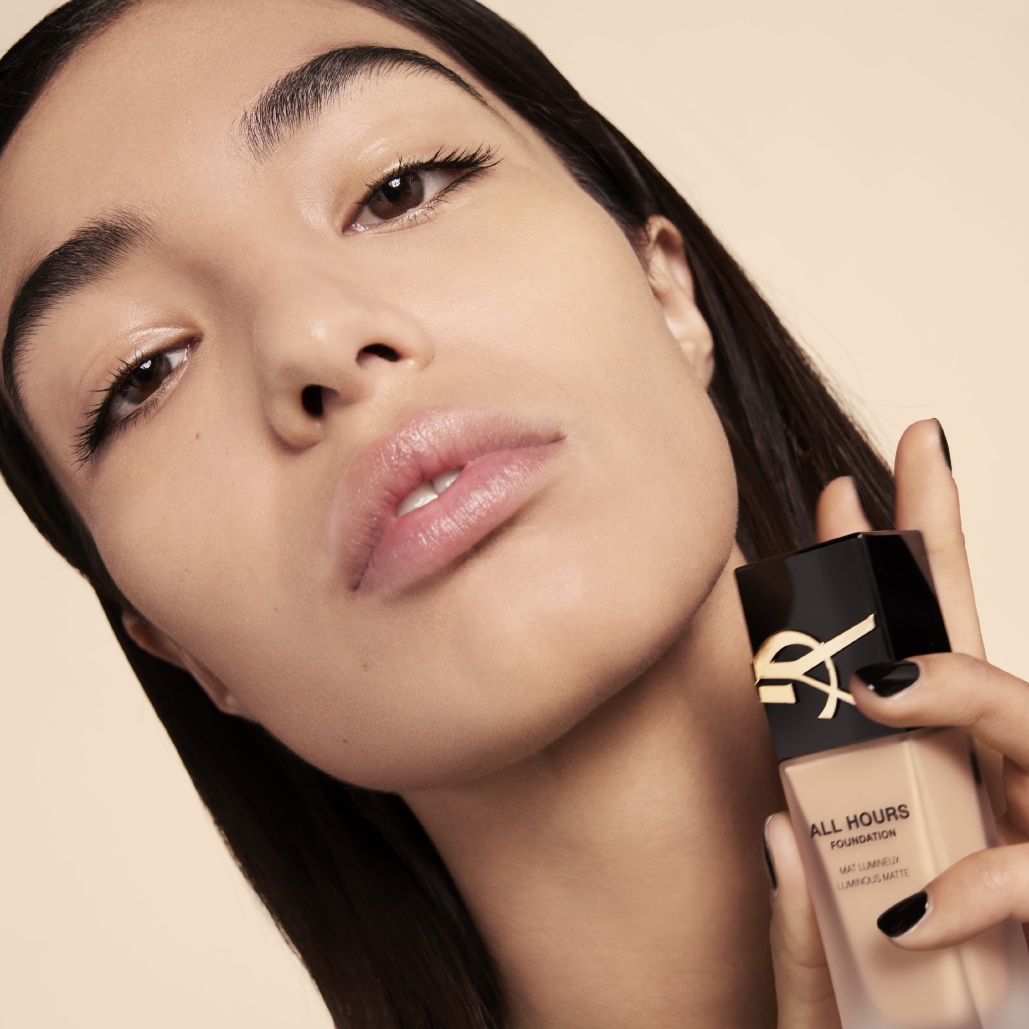 Yves Saint Laurent All Hours Foundation, Bild 3 von 5