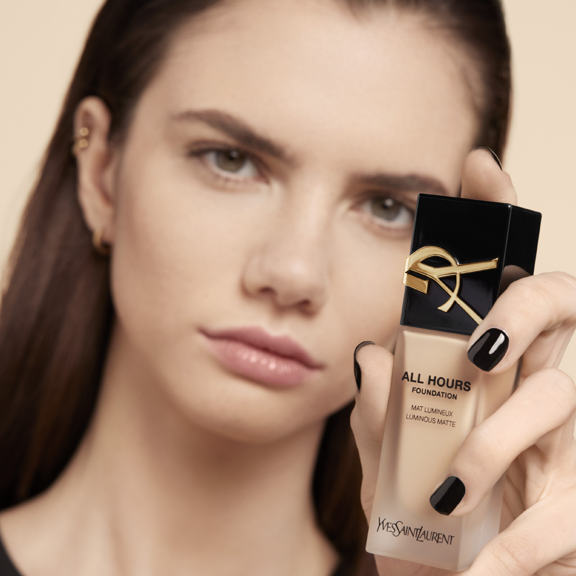 Yves Saint Laurent All Hours Foundation, image 3 sur 5