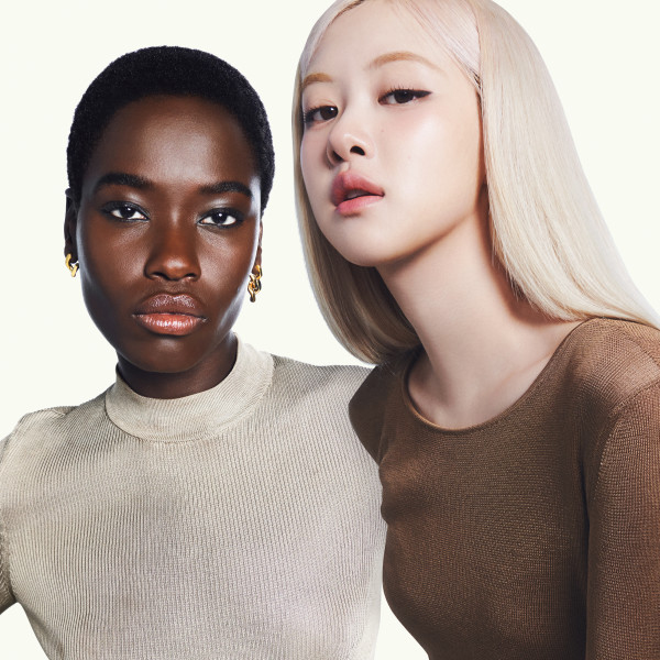 Yves Saint Laurent All Hours Glow Foundation, Bild 4 von 4